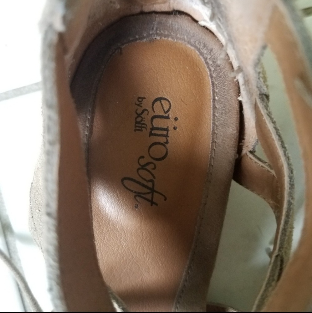 Sandals - Picture 2 of 4